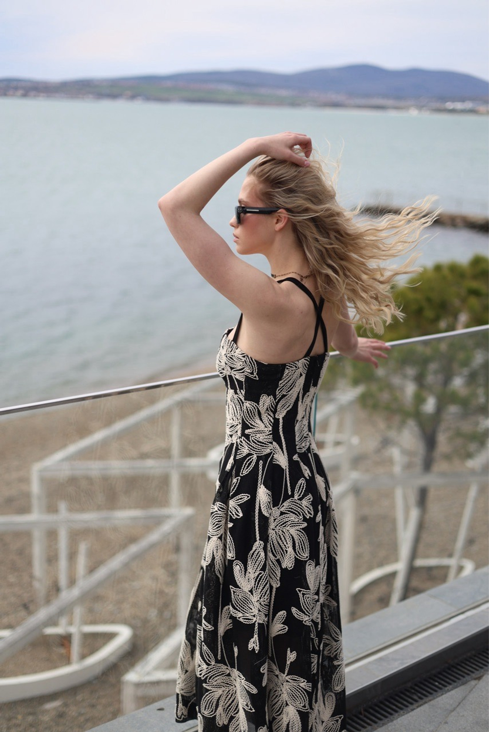 Платье на мягких бретелях