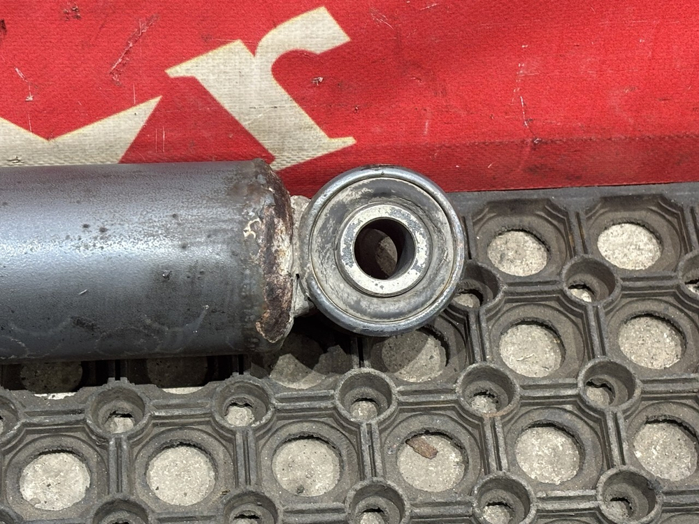 Амортизатор задний 2023г