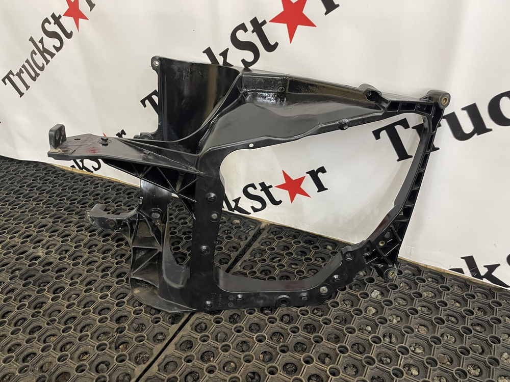 Кронштейн фары правой 2018г.