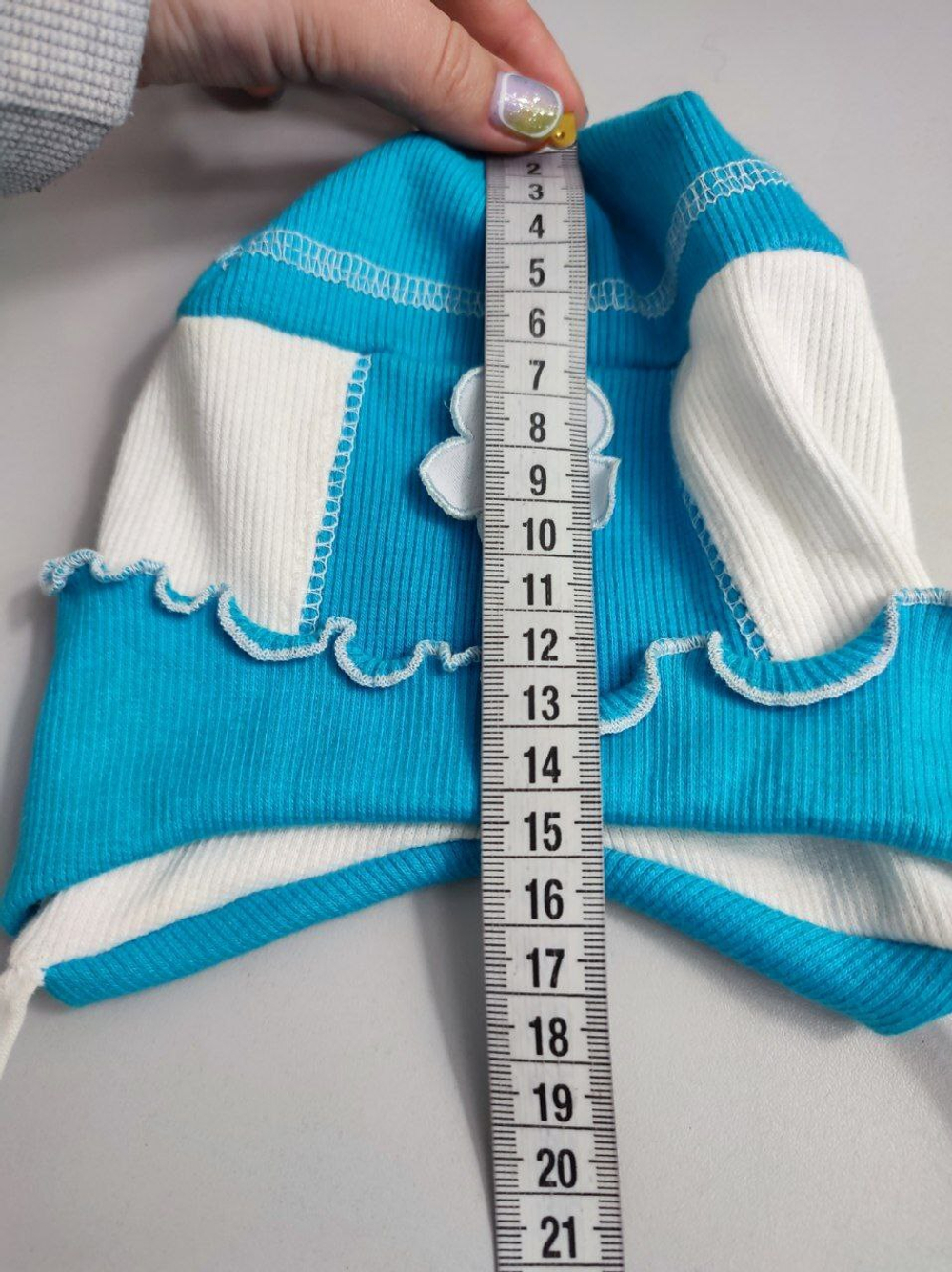 Шапка-чепчик красивая на 0-3 месяца