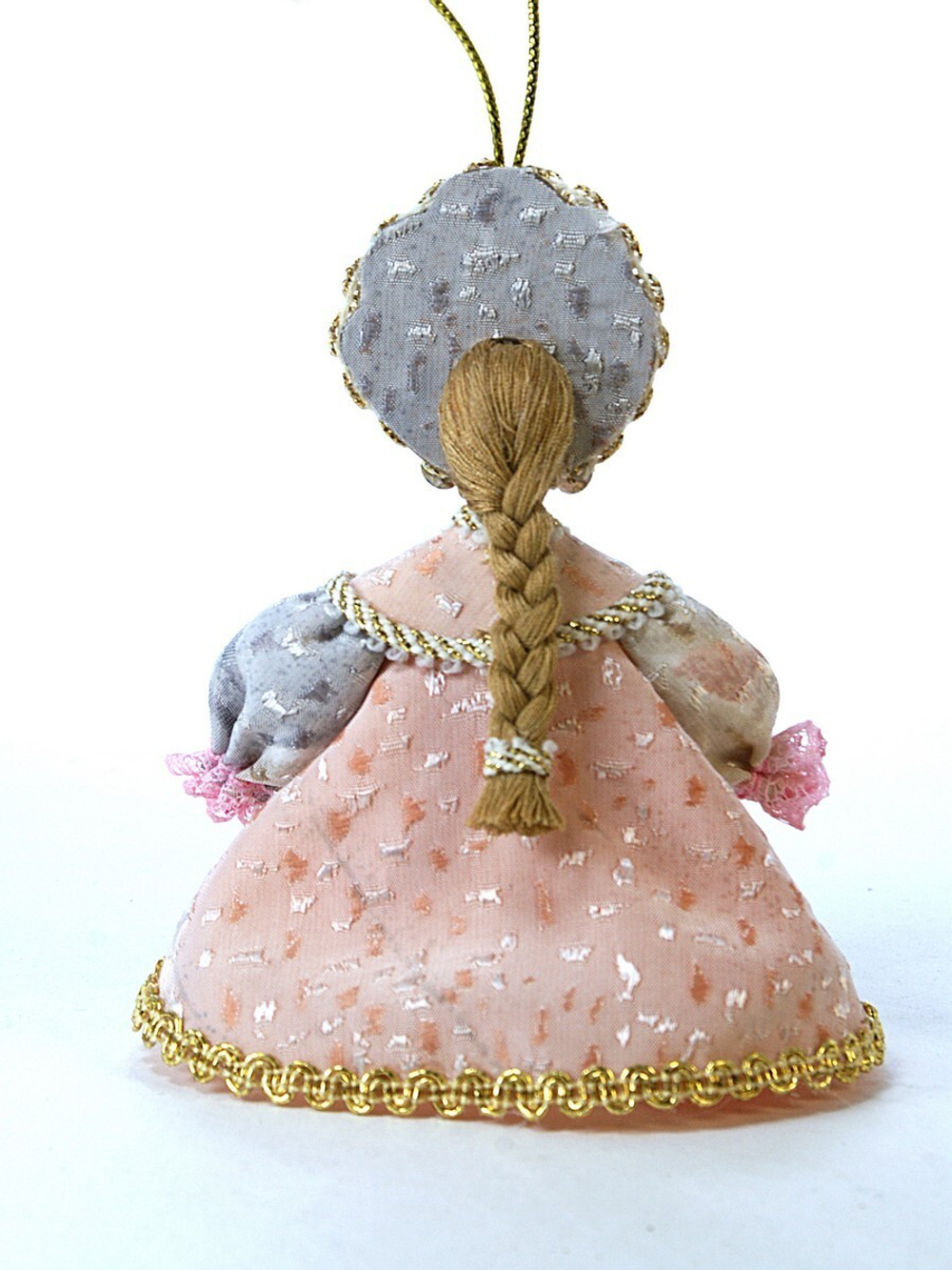 Кукла-подвеска в фигурном кокошнике