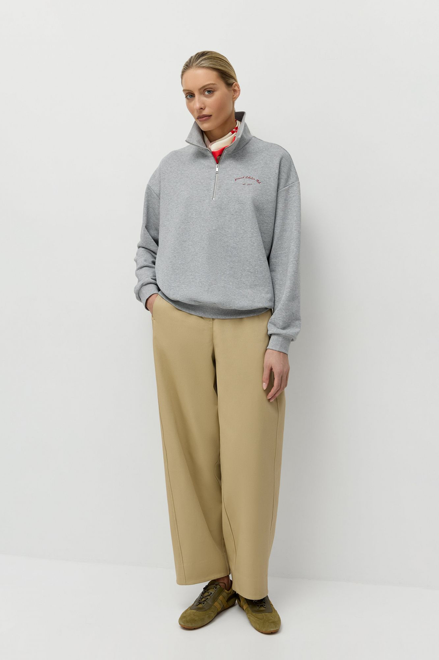 Свитшот Around Lobster Club