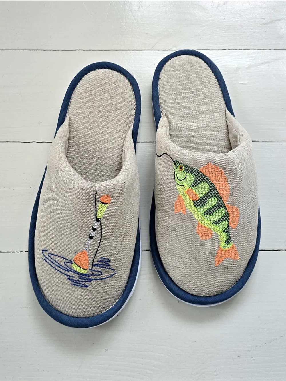Льняные тапочки с вышивкой "Рыбалка"