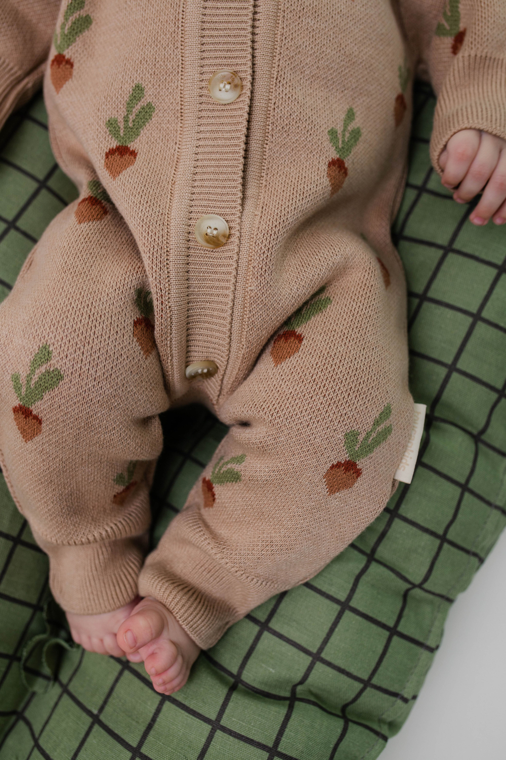 Комбинезон вязаный (редиски)