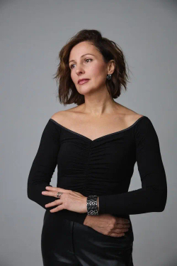 Серьги пусеты дырявые треугольники, оттенок серебро