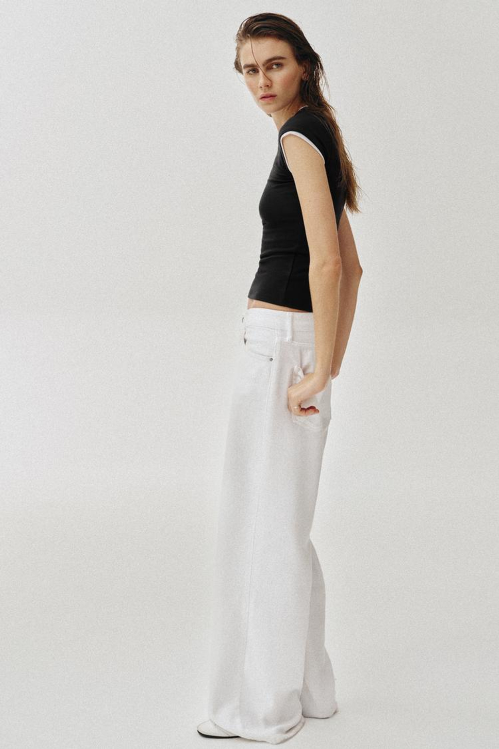 ZARA ФУТБОЛКА С ЭФФЕКТОМ ДВОЙНОГО РУКАВА, ЧЕРНЫЙ