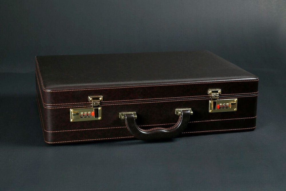 Подарочный набор "Охотничье застолье" в кейсе (6 лафитников, 12 приборов)