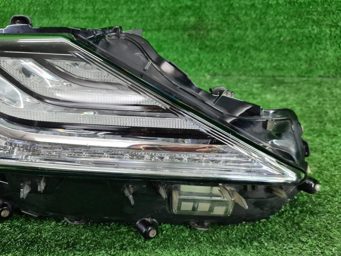 Фара правая Toyota Camry xv70 (2020-н.в.) LED