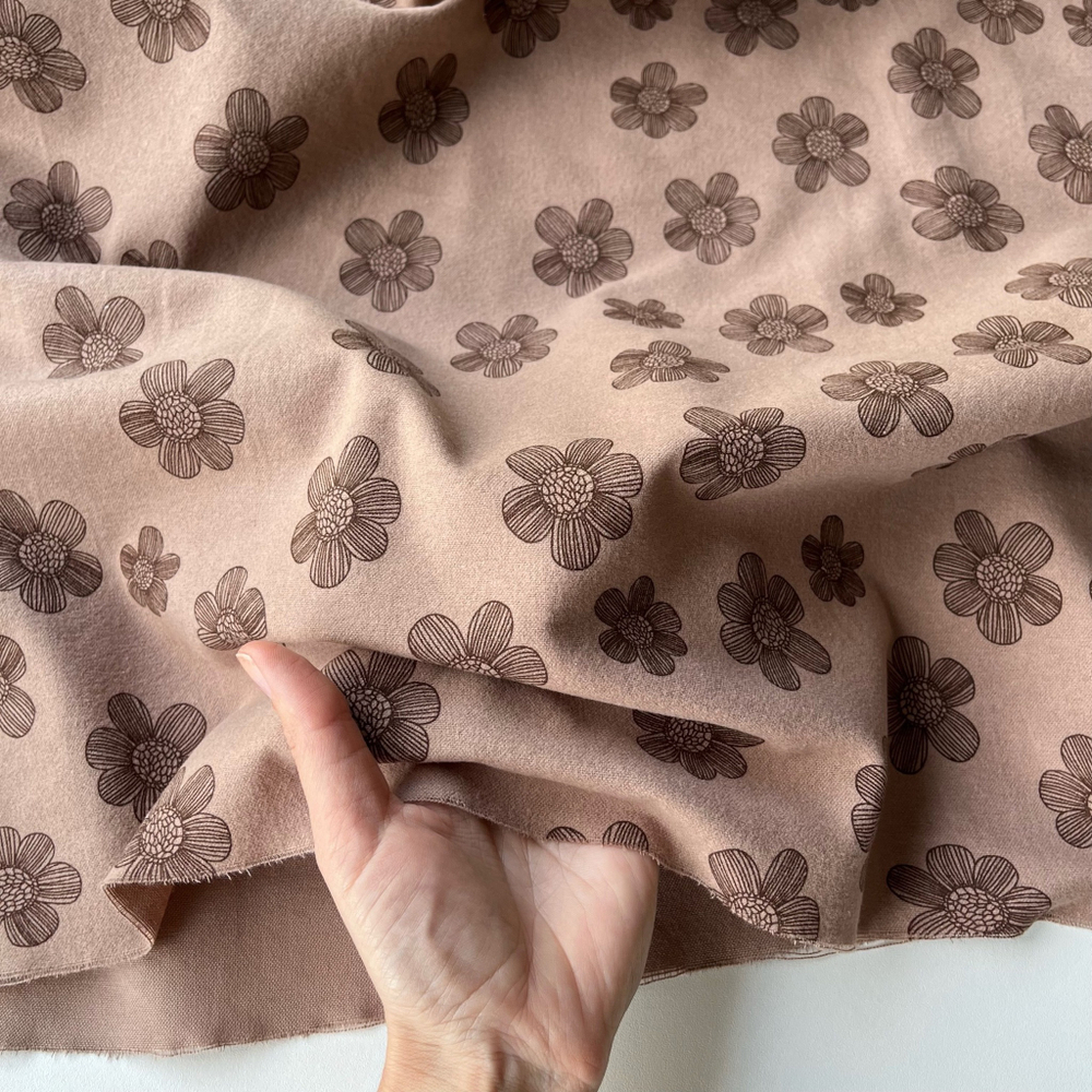 Фланель Крупные ромашки молочный шоколад