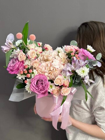 Композиция в розовой гамме с розовой гортензией