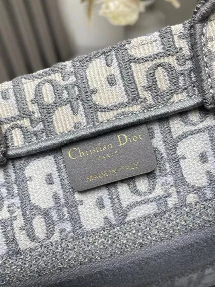 Сумка Dior Book Tote, светло-серый