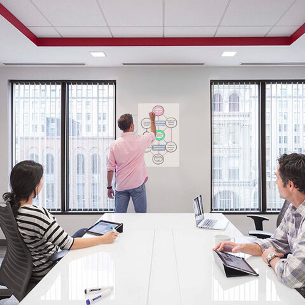 Доска-панель маркерная самоклеящаяся в рулоне, БЕЛАЯ, 60х120 см, маркер и салфетка, BRAUBERG, 237835