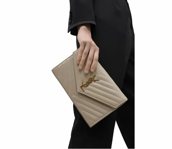 Сумка Saint Laurent Monogram Envelope бежевый