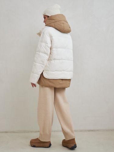 Куртка с контрастной отделкой в белом цвете