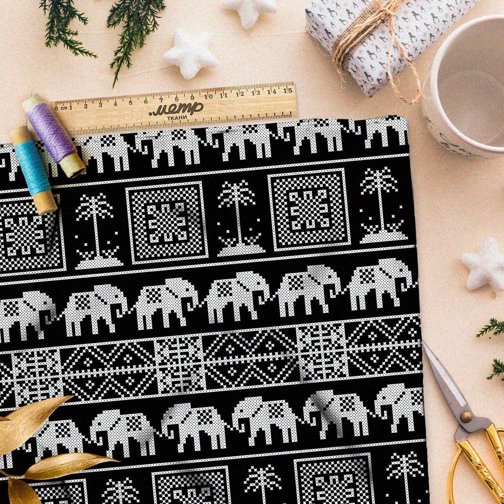 Ткань шифон африканский белый пиксельный узор на чёрном фоне