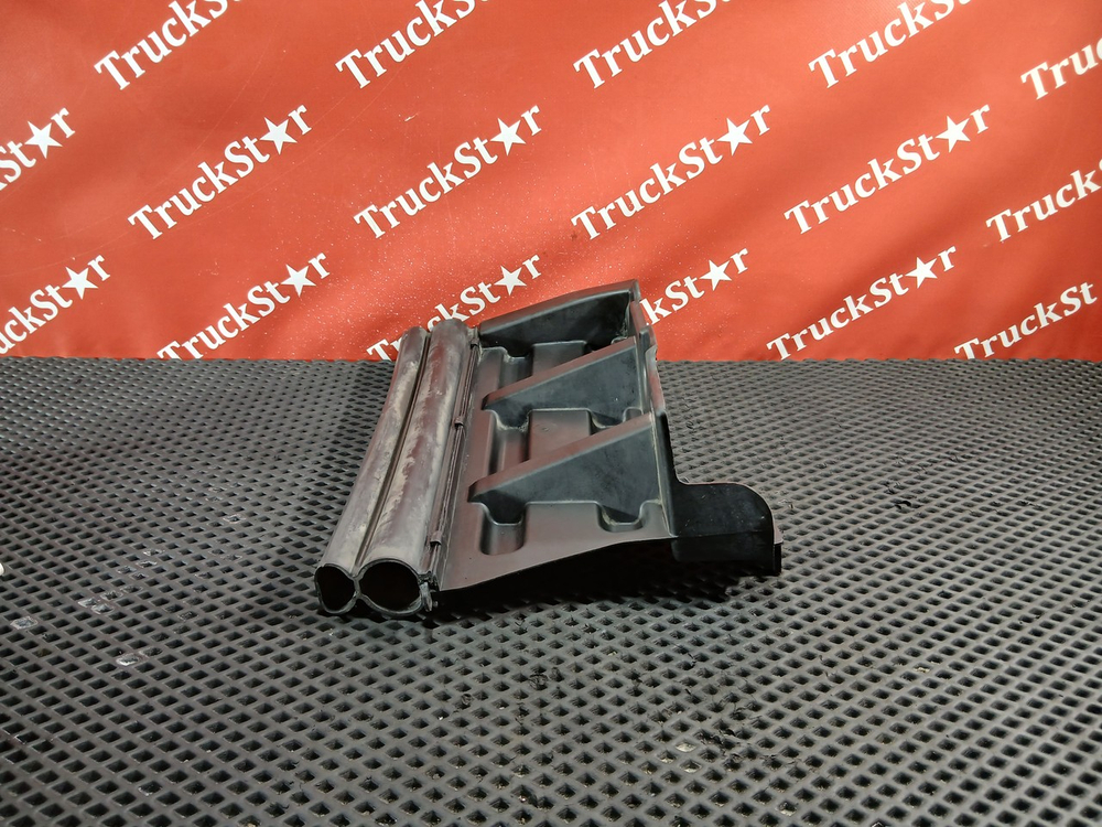 Шумоизоляция двигателя правая