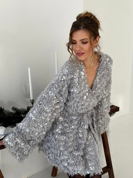 Кимоно с перьями и пайетками