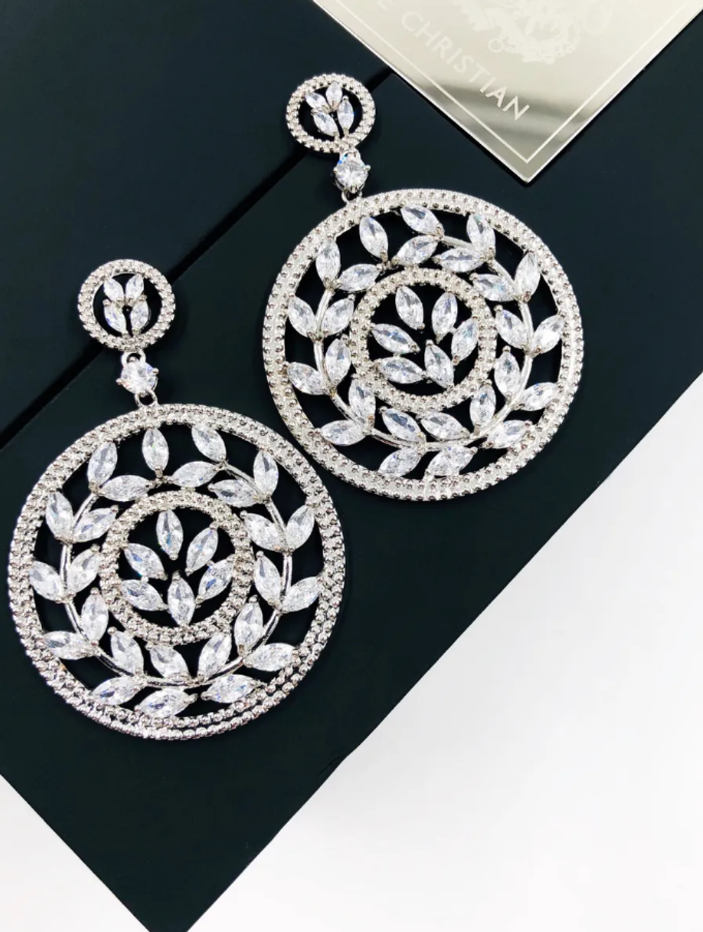 Серьги вечерние крупные свадебные с кристаллами серебристые