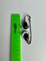 Булавка брошь "Белуга" для кардигана, пальто, платков,костюмов,одежды. Цвет  черно-белый