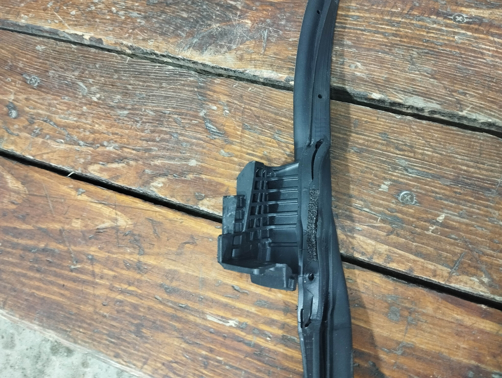 Уплотнитель двери задний левый Toyota Camry (XV70) 17-нв Б/У Оригинал 6787233120