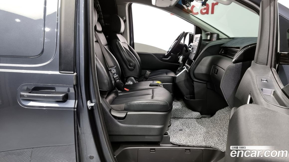 Hyundai Staria Cargo 3-х местный (12.2023)