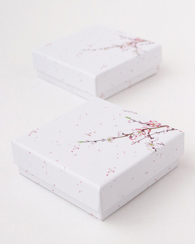 Футляр картонный, серия "ЦВЕТУЩАЯ ЯБЛОНЯ", 90х90х30 мм