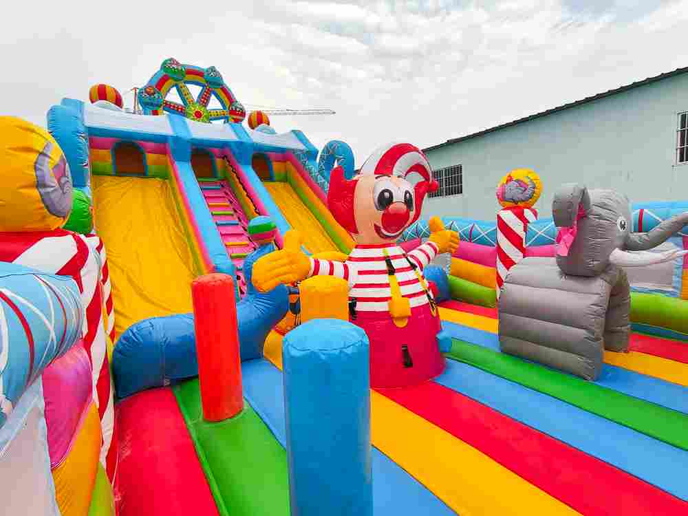 Коммерческий надувной батут «Парк развлечений 4» 12*6*7 м