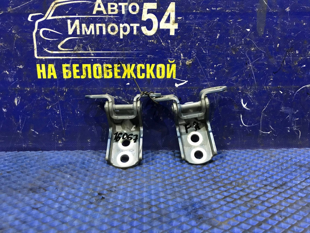 Петля двери передней правой NISSAN SERENA 2016-2022