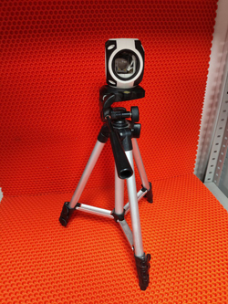 Лазерный уровень NLC06 на штативе