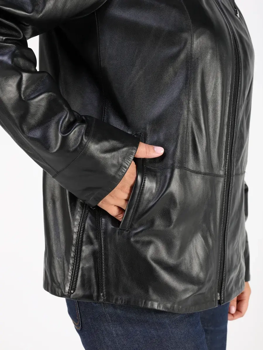 Кожаная куртка демисезонная с капюшоном