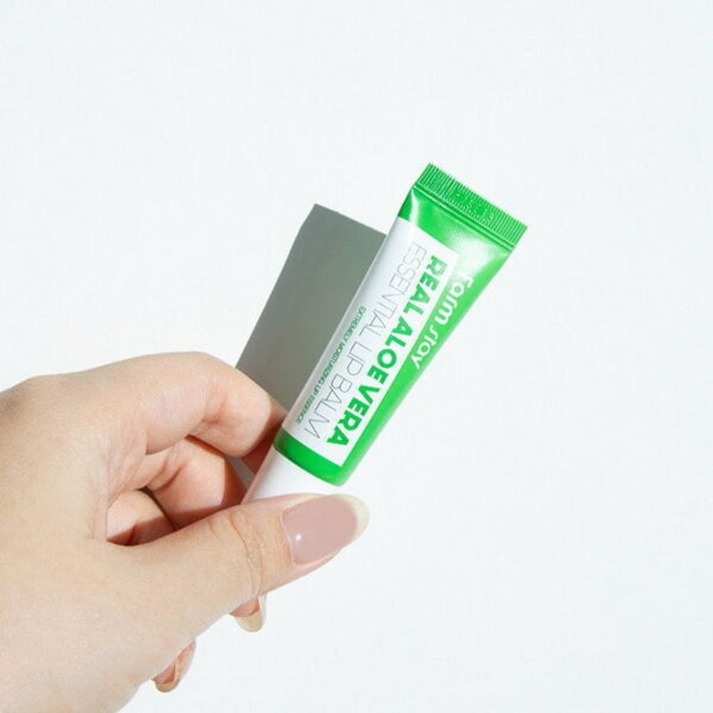 Бальзам для губ с алоэ FarmStay Real Aloe Vera Essential Lip Balm, 10г