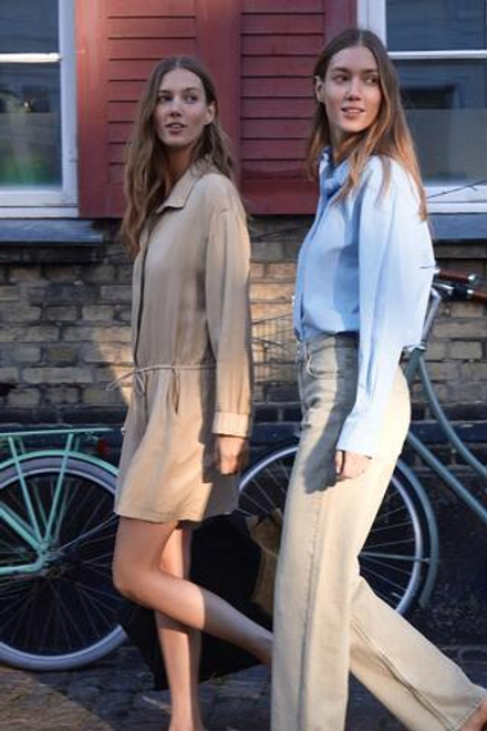 ZARA РУБАШКА ИЗ ПОПЛИНА С КОЛЬЦОМ СЗАДИ, НЕБЕСНО-ГОЛУБОЙ