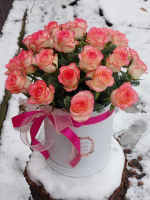 25 розовых роз "Джумилия"