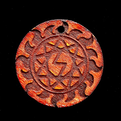 Славянский деревянный оберег "Перуница". Материал береза. Цвет Красное дерево. Длина шнура 50 см. Диаметр 3 см