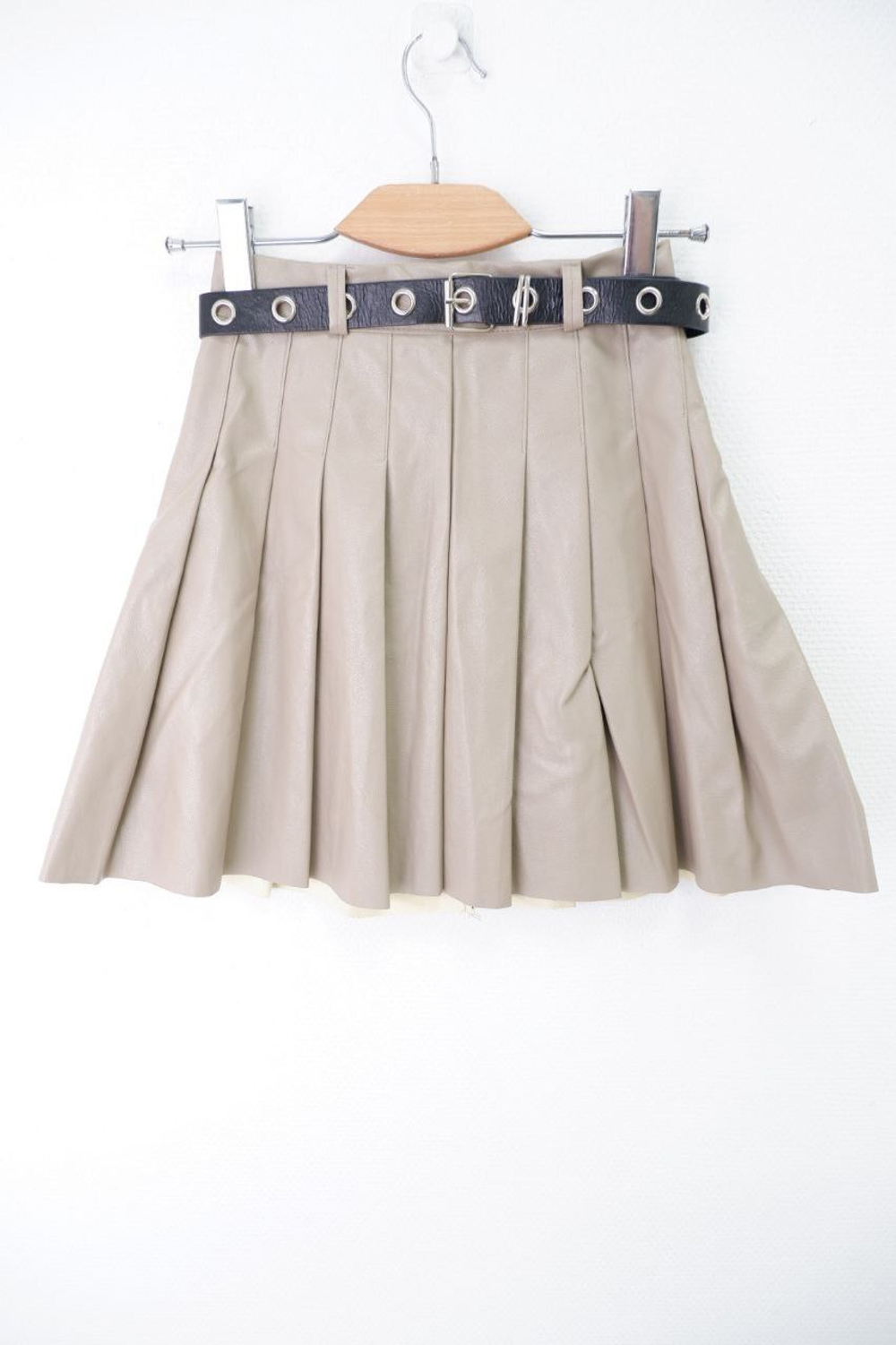 Юбка модная с ремнем 44 размер