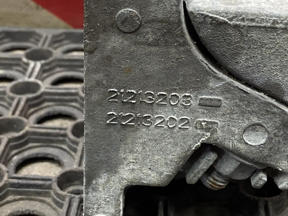 Кронштейн крыла заднего в сборе 2018г