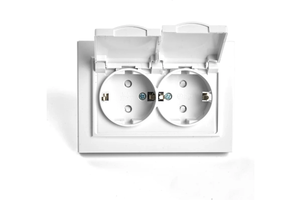 2-местная розетка STEKKER с заземлением, с крышкой 49139