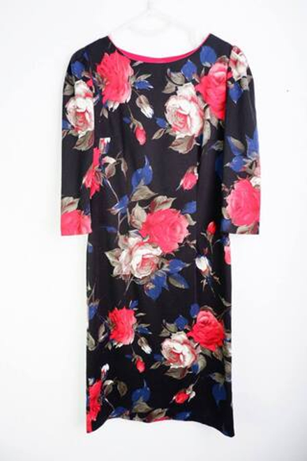 Платье с красивыми цветами, визуально на 46 размер