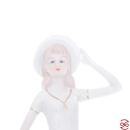 Статуэтка Royal Classics Девушка с корзинкой цветов 30 см