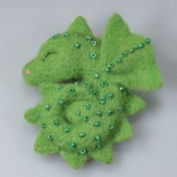 Авторская брошь Спящий дракончик