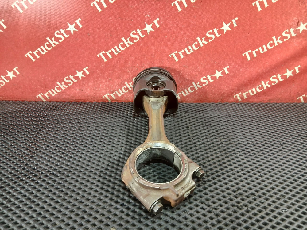 Поршень с шатуном 2020г.