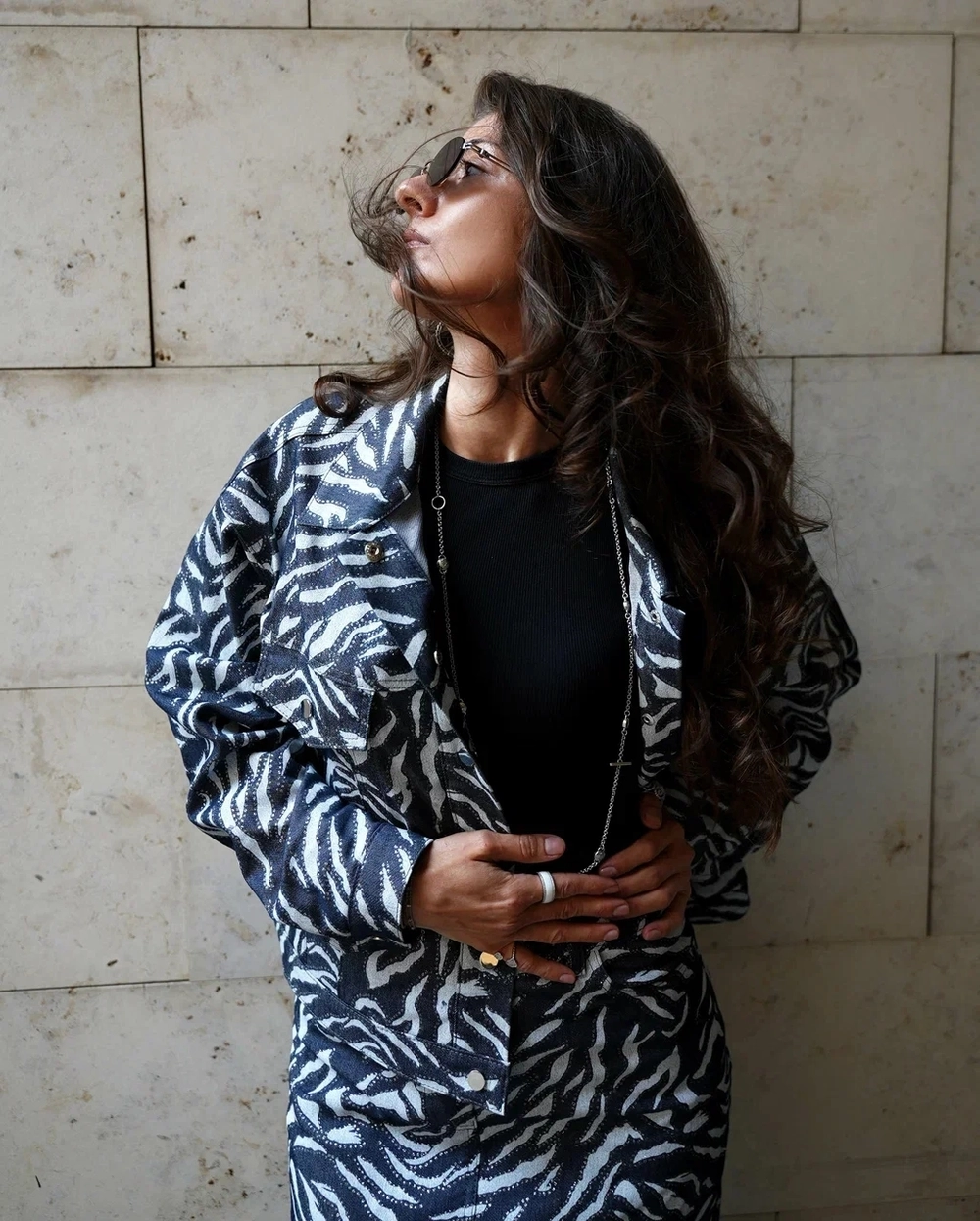 Джинсовая куртка зебра