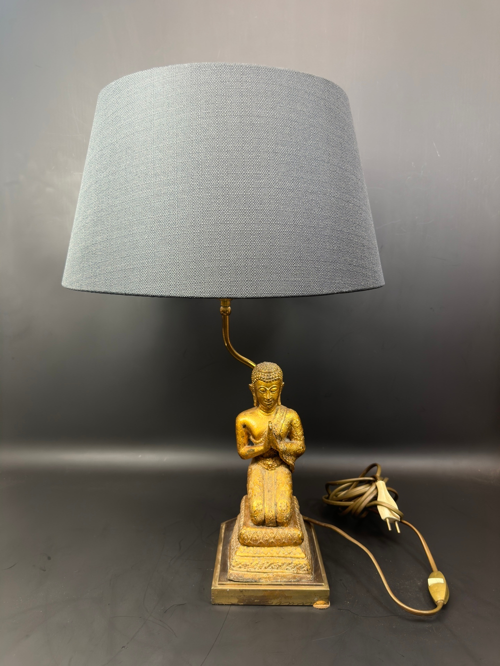 Настольная лампа с фигурой Будды