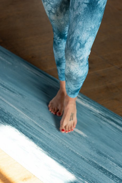 Каучуковый коврик для йоги JOY Yoga Comfort  183*66*0,4 см, голубой мрамор