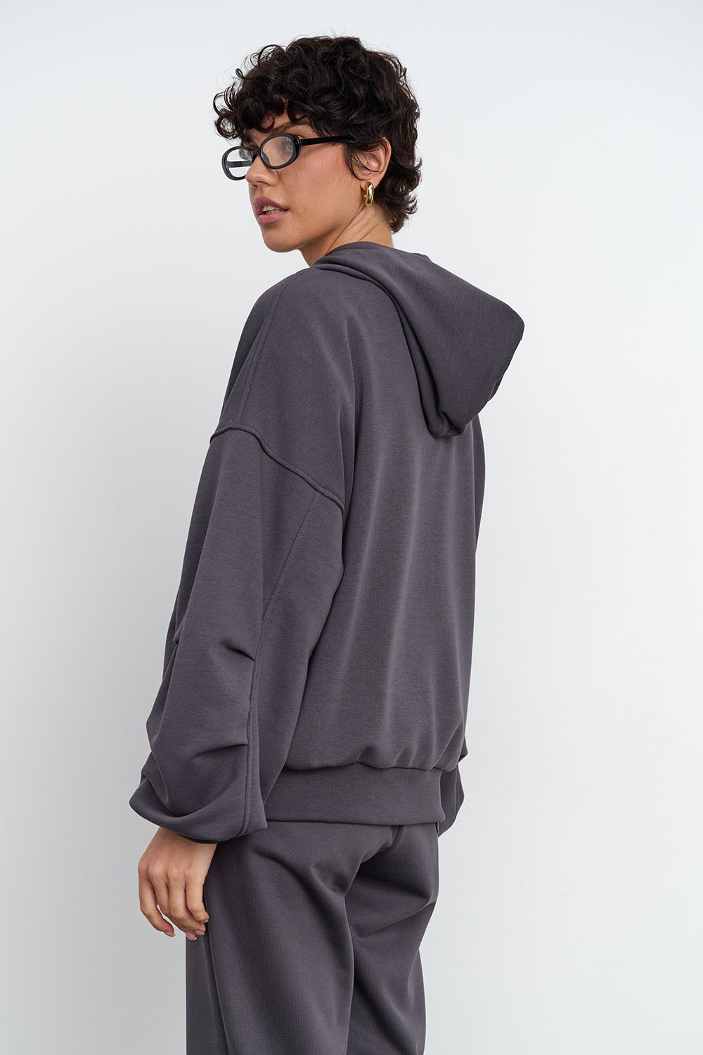 Худи на молнии с защипами на рукавах цвета антрацит