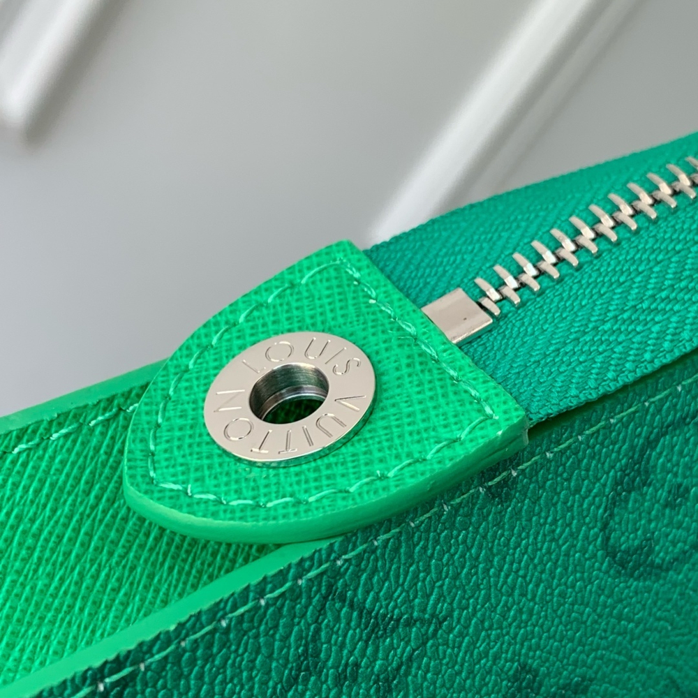 Louis Vuitton Pochette Voyage MM