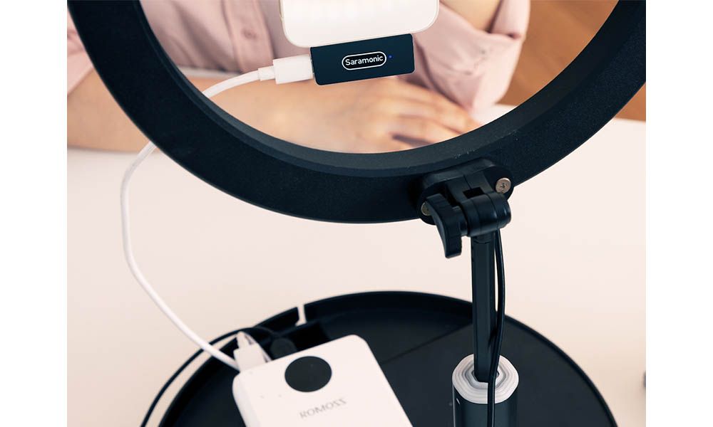 Saramonic Blink100 B4 (TX+TX+RXDI) Радиосистема 2,4Ггц приемник + 2 передатчика, разъем Lightning