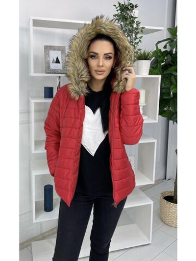 Куртка красная с капюшоном
