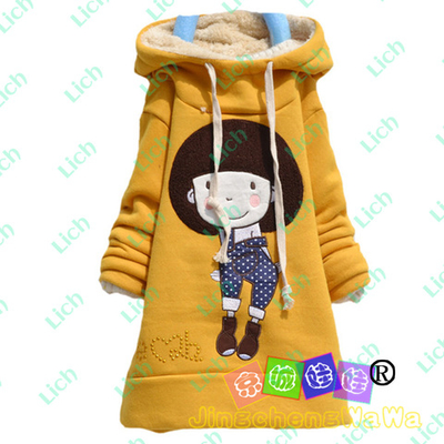 Худи утепленное на искусственном меху с аппликацией