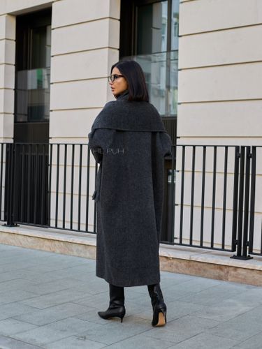 Графитовое пальто с шарфом